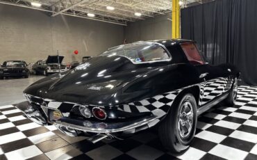 Chevrolet-Corvette-1966-Coupe-15