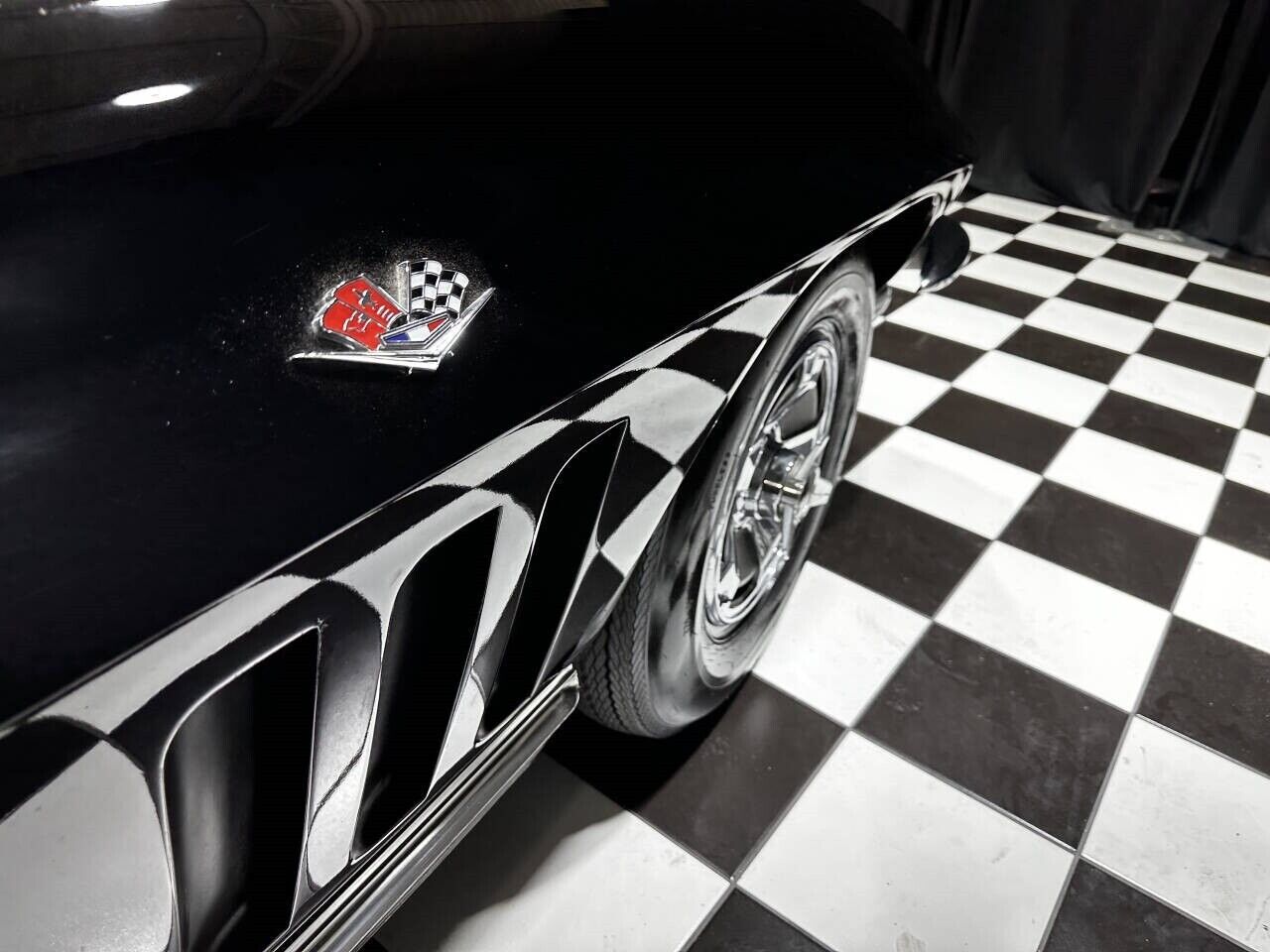 Chevrolet-Corvette-1966-Coupe-16