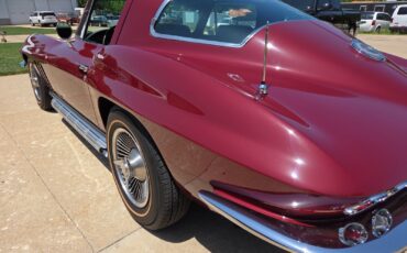 Chevrolet-Corvette-1966-Coupe-16