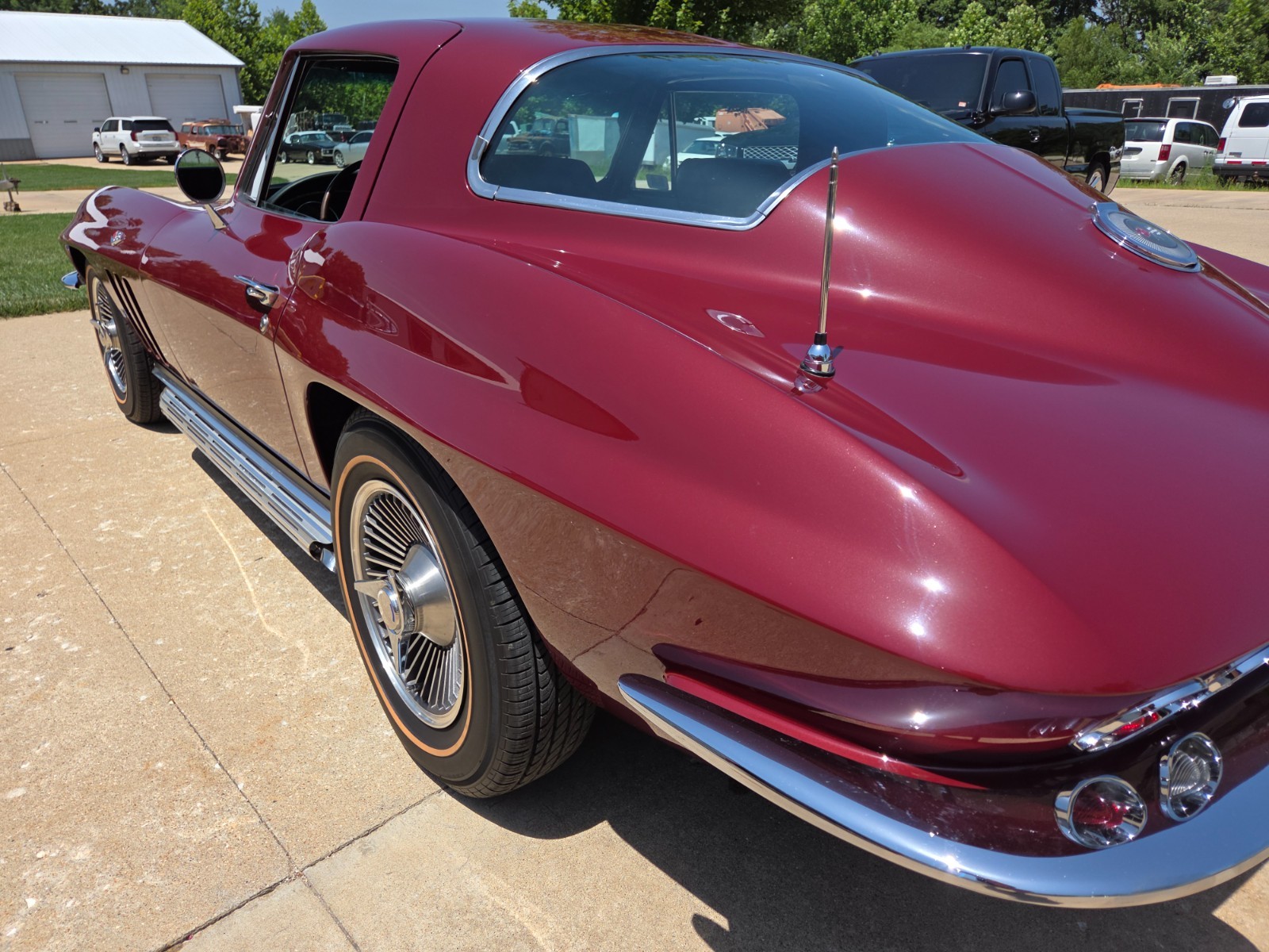 Chevrolet-Corvette-1966-Coupe-16