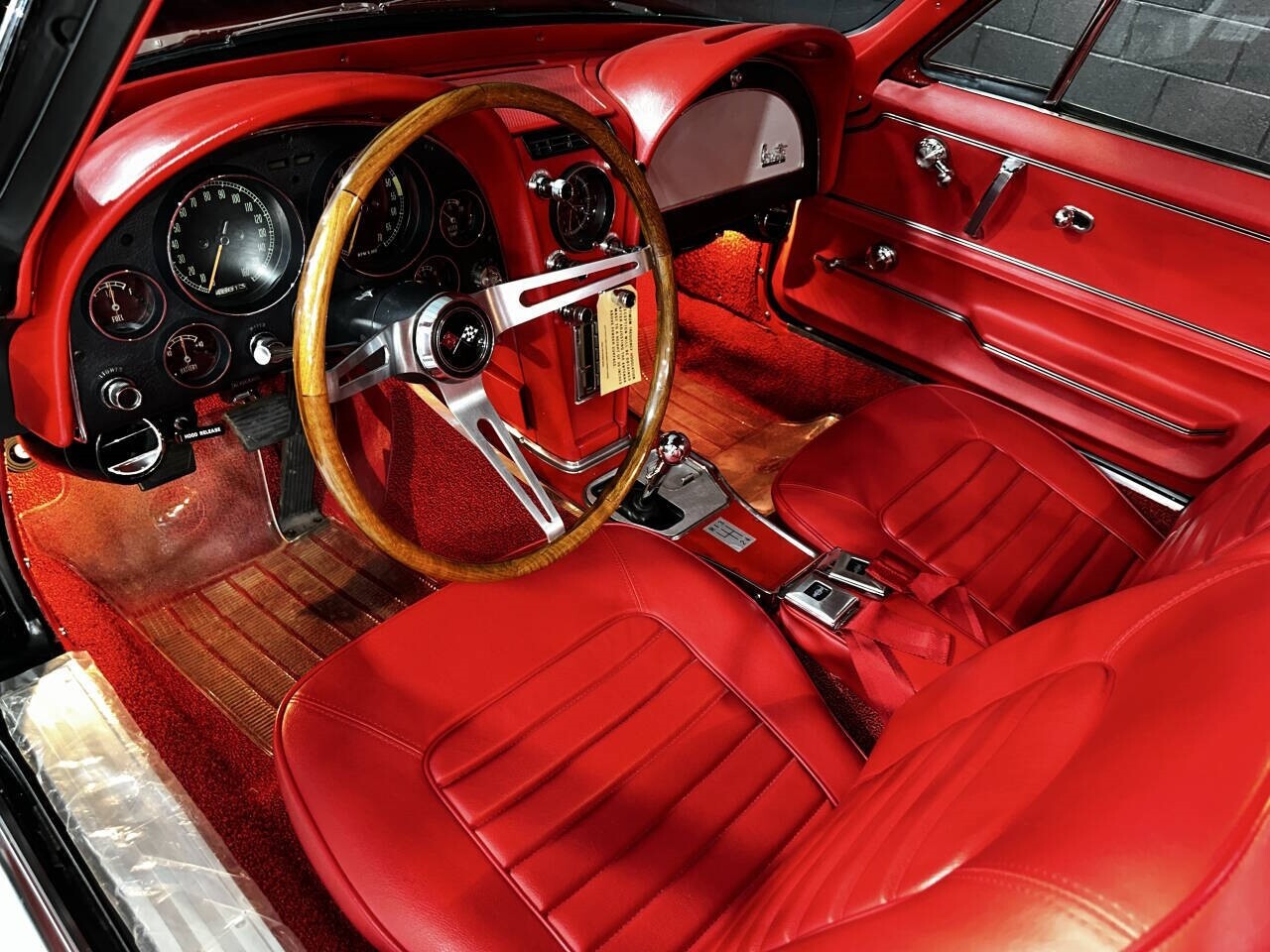 Chevrolet-Corvette-1966-Coupe-2