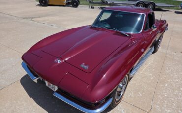 Chevrolet-Corvette-1966-Coupe-2