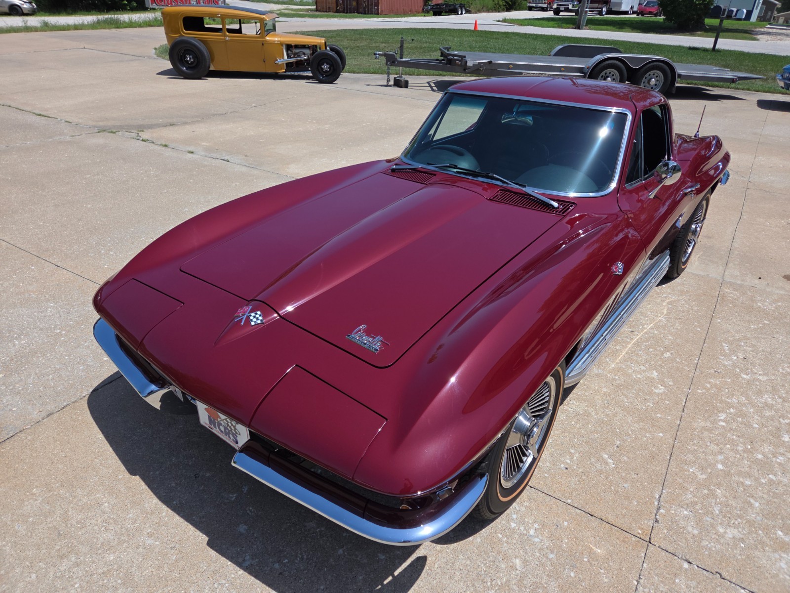 Chevrolet-Corvette-1966-Coupe-2