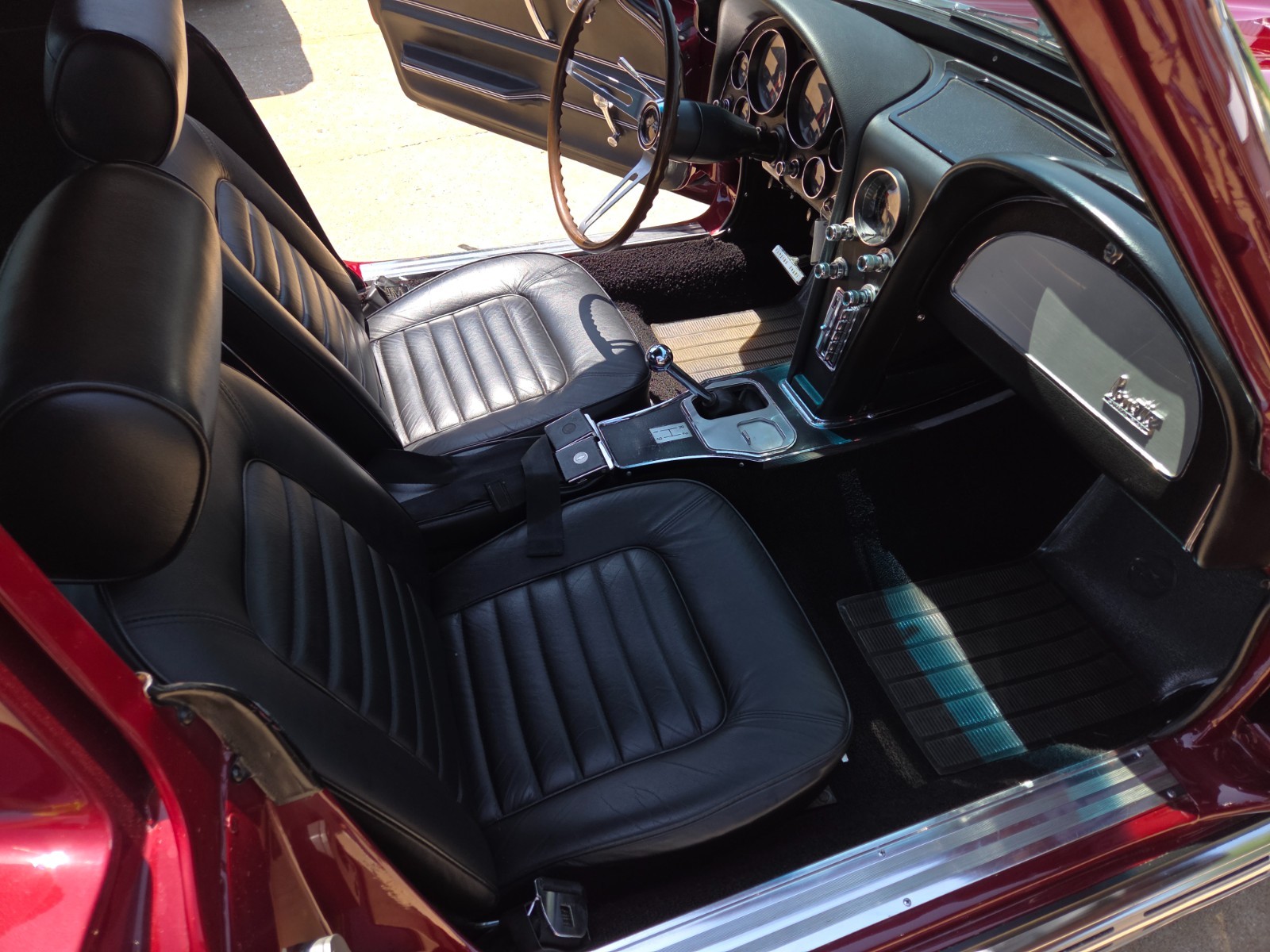 Chevrolet-Corvette-1966-Coupe-23