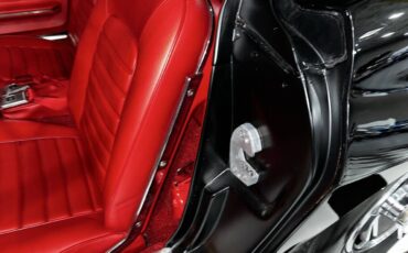 Chevrolet-Corvette-1966-Coupe-24