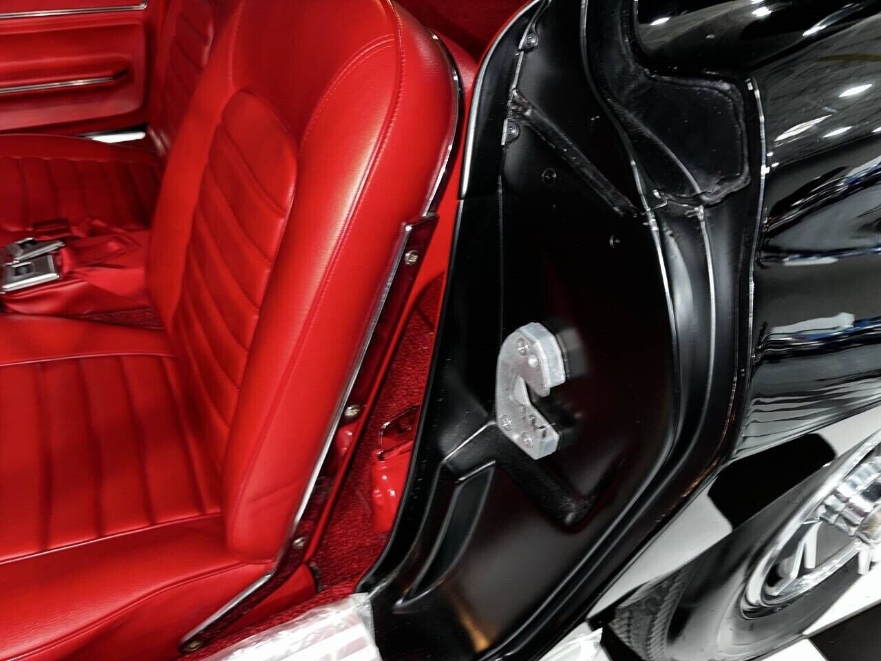 Chevrolet-Corvette-1966-Coupe-24