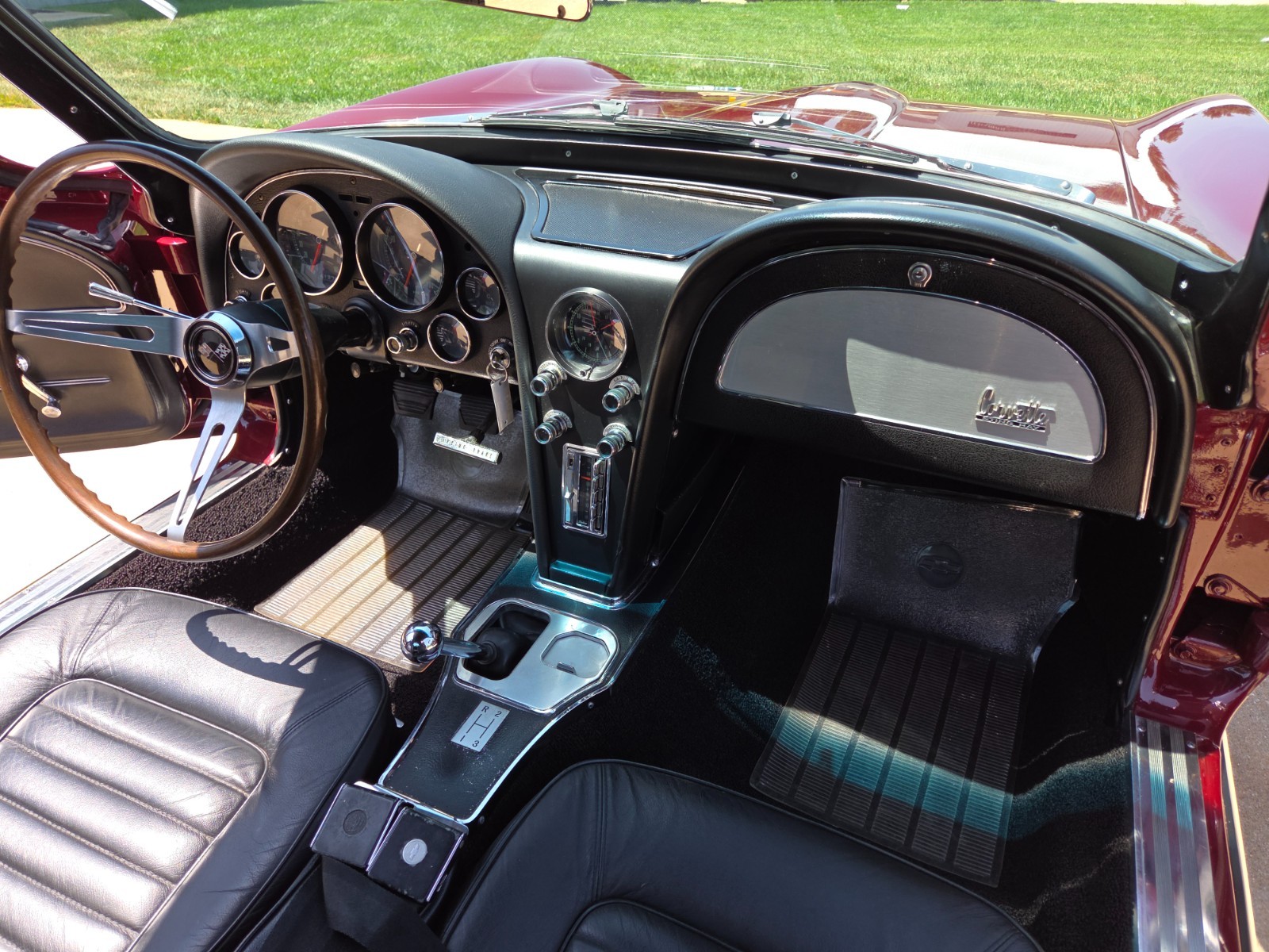 Chevrolet-Corvette-1966-Coupe-24