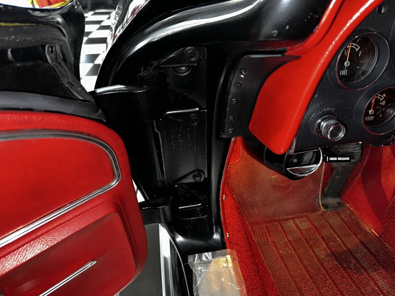 Chevrolet-Corvette-1966-Coupe-26