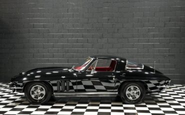 Chevrolet-Corvette-1966-Coupe-3