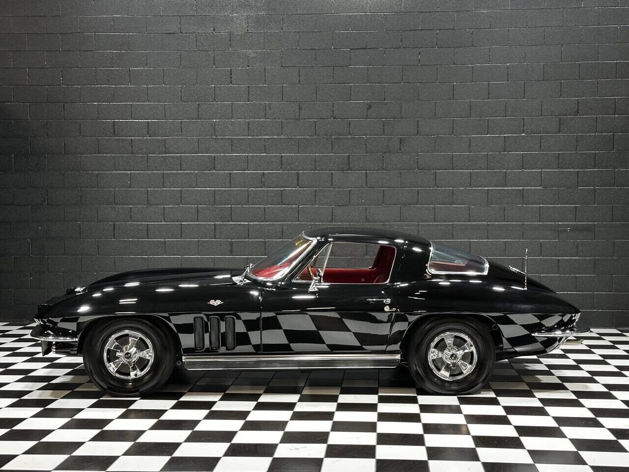 Chevrolet-Corvette-1966-Coupe-3