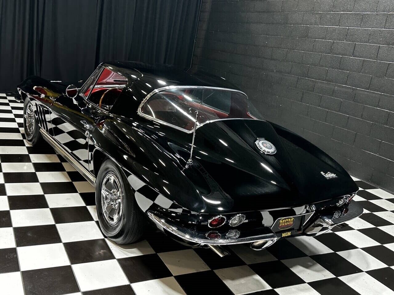 Chevrolet-Corvette-1966-Coupe-4