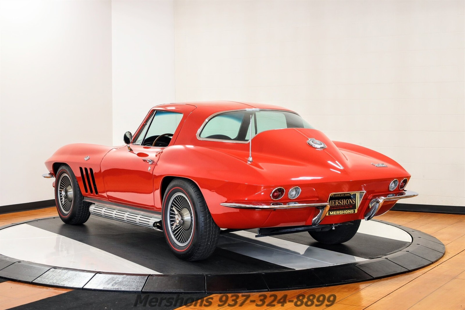 Chevrolet-Corvette-1966-Coupe-4