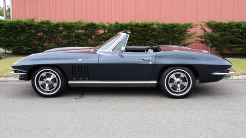Chevrolet-Corvette-1966-Laguna-Blue-Dark-Blue-Vinyl-19