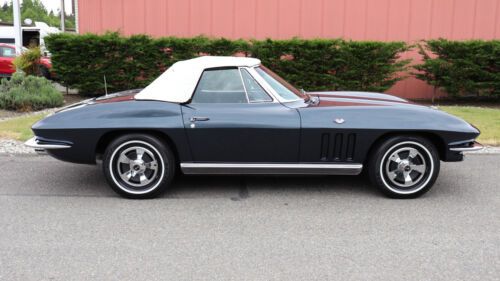 Chevrolet-Corvette-1966-Laguna-Blue-Dark-Blue-Vinyl-20