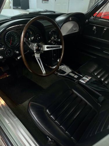 Chevrolet-Corvette-1966-Mosport-Green-Black-7