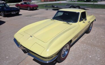 Chevrolet-Corvette-1967-Coupe-2