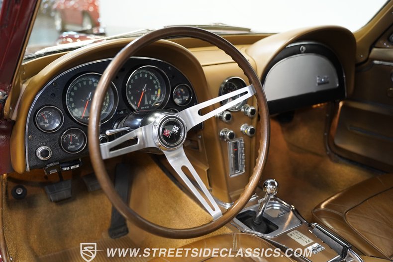 Chevrolet-Corvette-1967-Marlboro-Maroon-Saddle-45