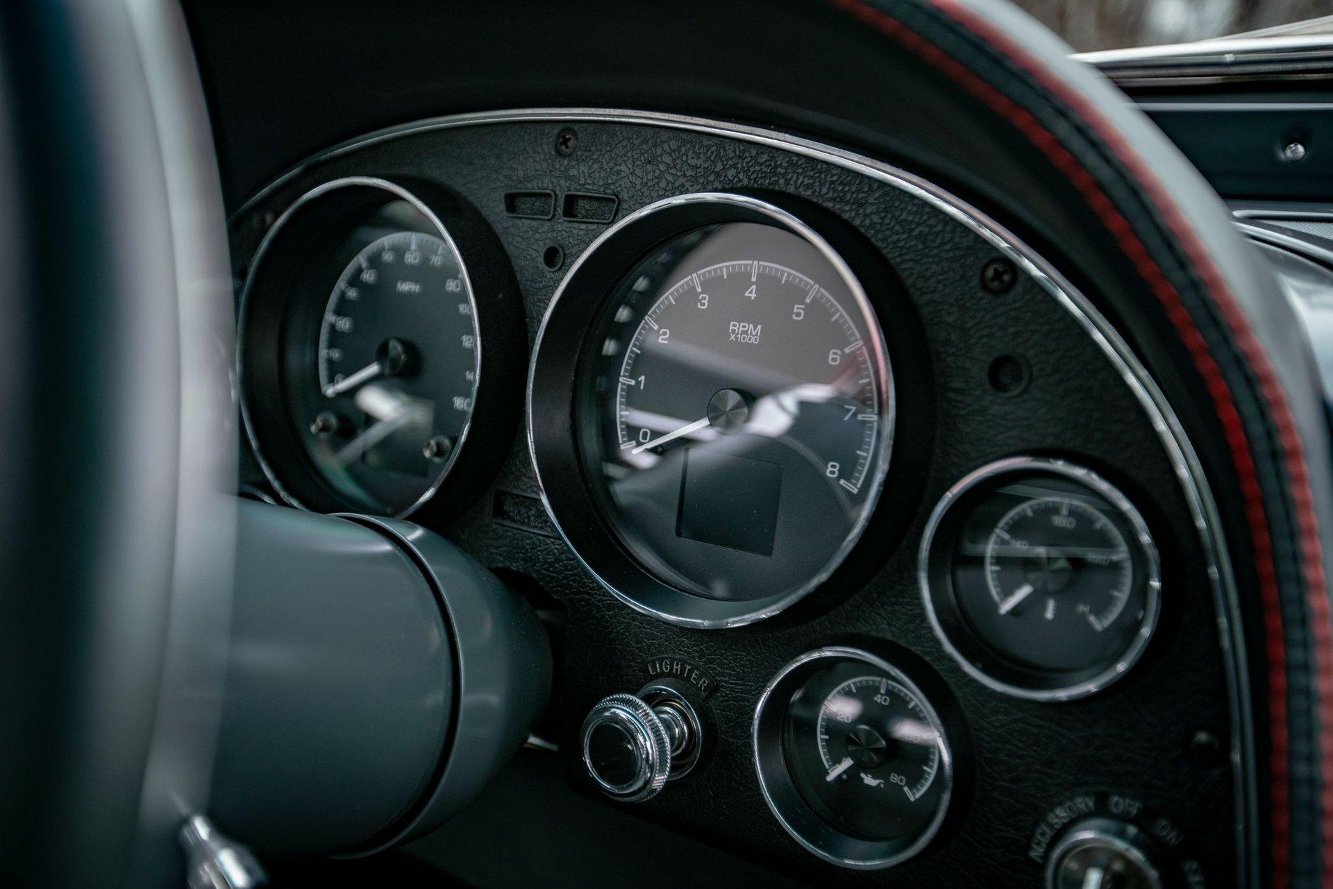 Chevrolet-Corvette-1967-Red-Black-18
