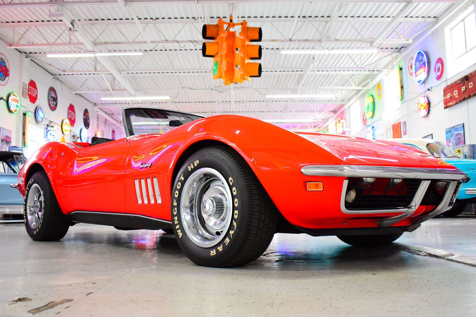 Chevrolet-Corvette-1969-Convertible-2