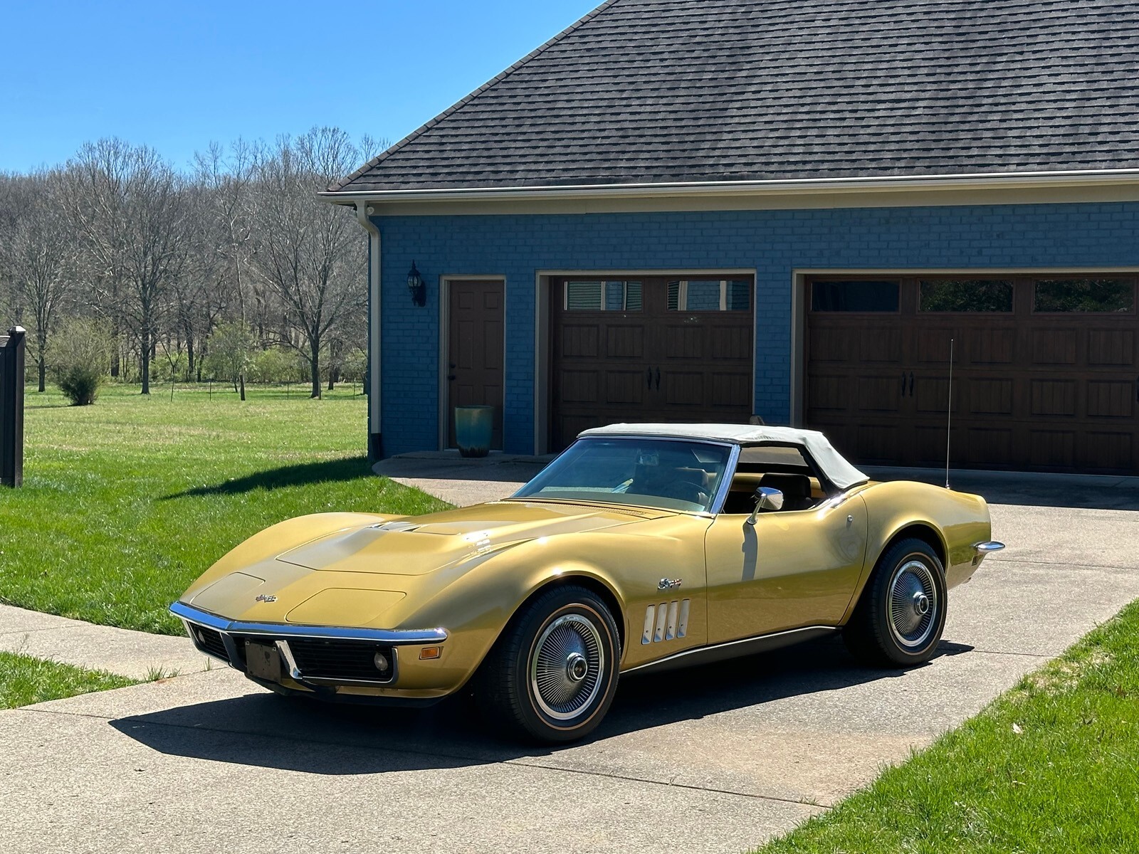Chevrolet-Corvette-1969-Convertible-2