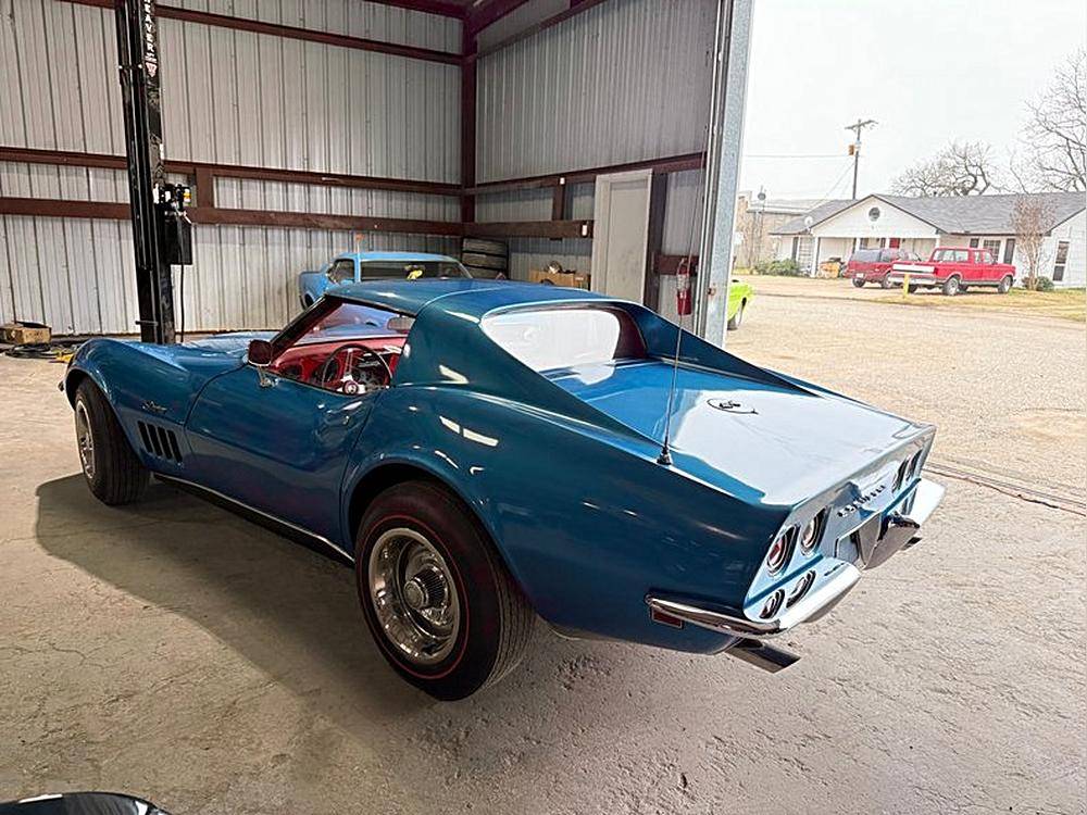 Chevrolet-Corvette-1969-blue-2