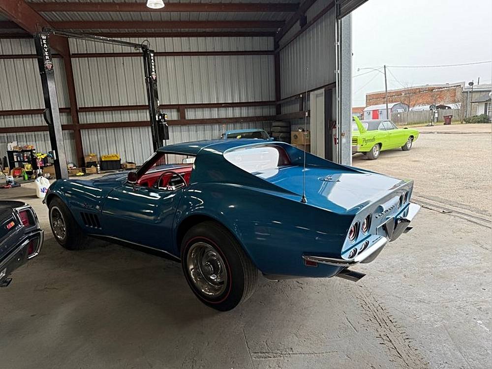 Chevrolet-Corvette-1969-blue-21