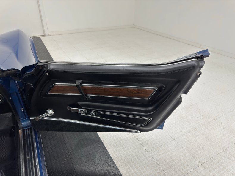 Chevrolet-Corvette-1970-Bridgehampton-Blue-Black-42