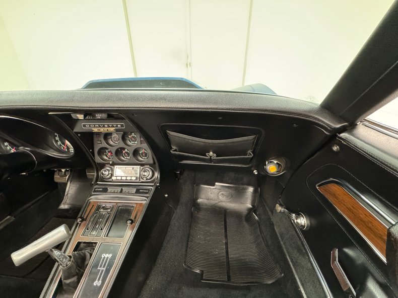 Chevrolet-Corvette-1970-Bridgehampton-Blue-Black-6