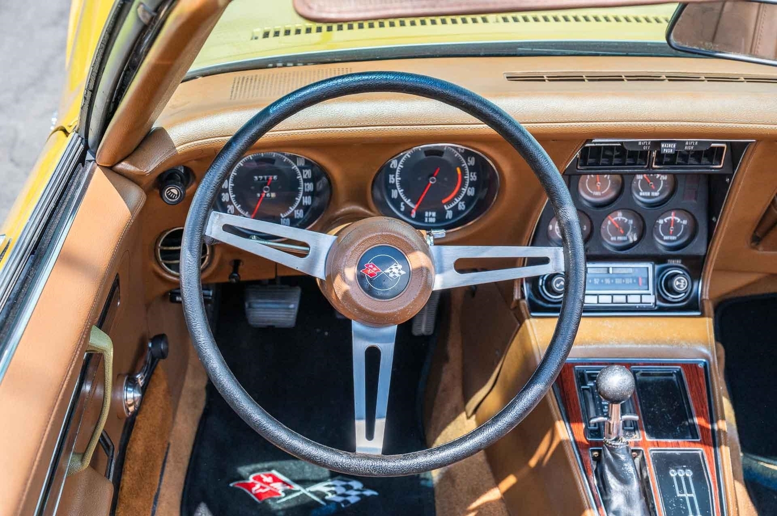 Chevrolet-Corvette-1972-2-Door-12