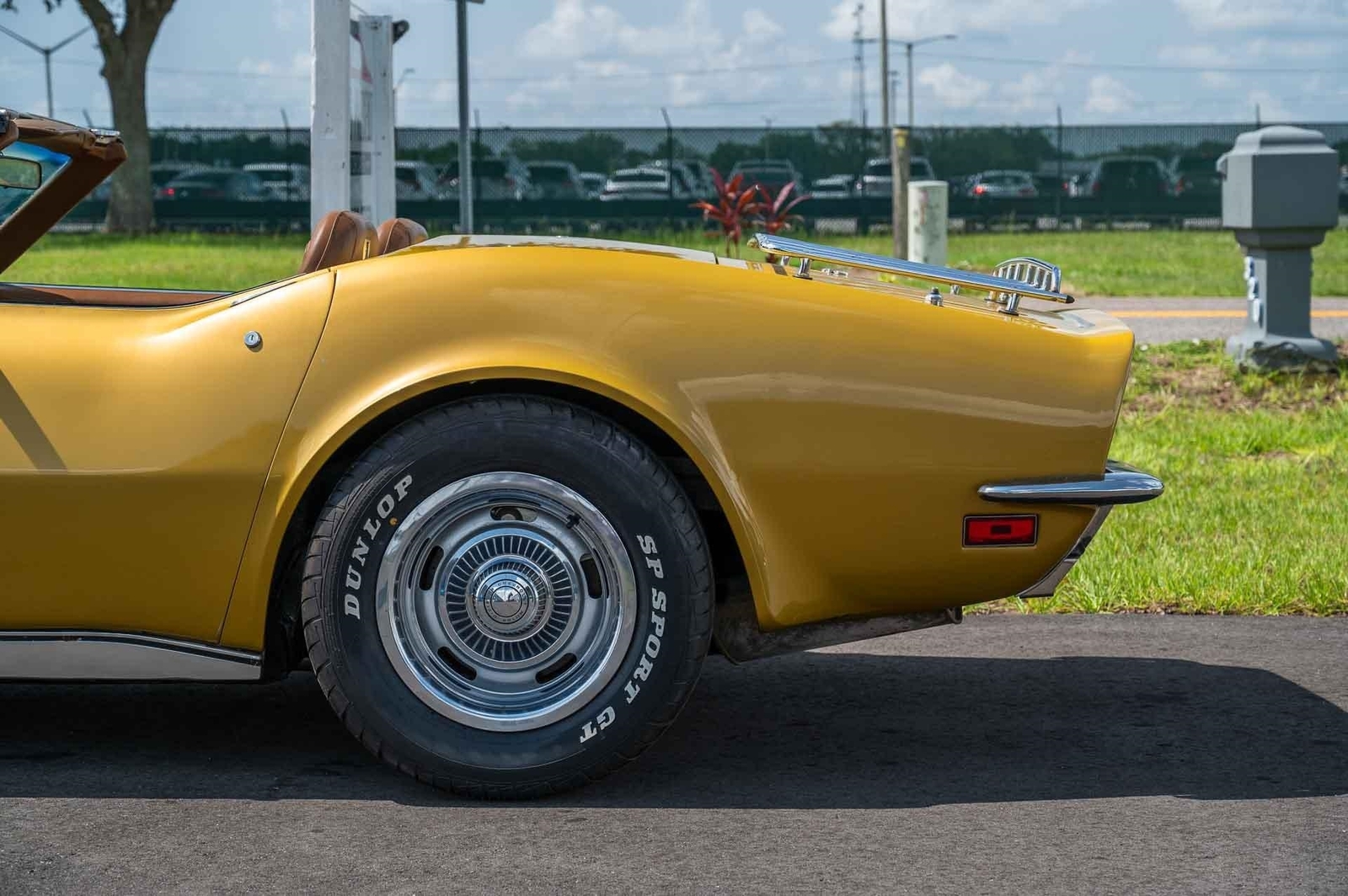 Chevrolet-Corvette-1972-2-Door-23