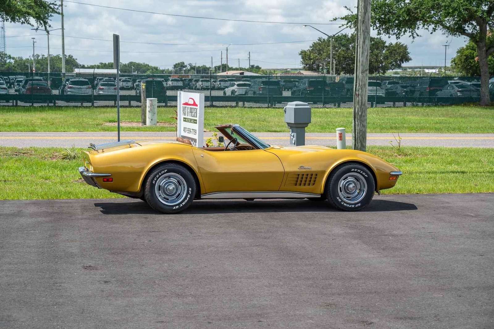 Chevrolet-Corvette-1972-2-Door-36