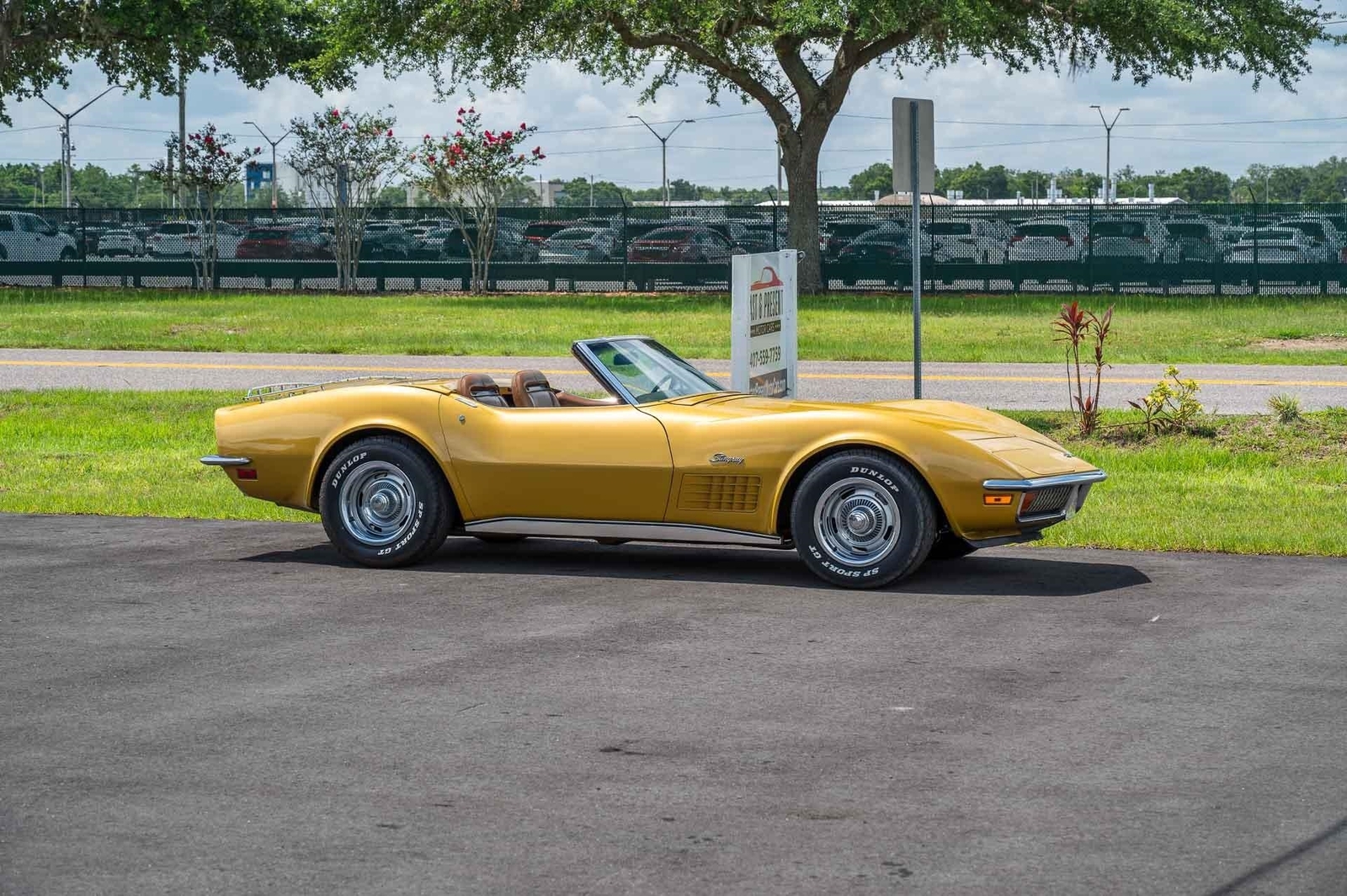 Chevrolet-Corvette-1972-2-Door-37