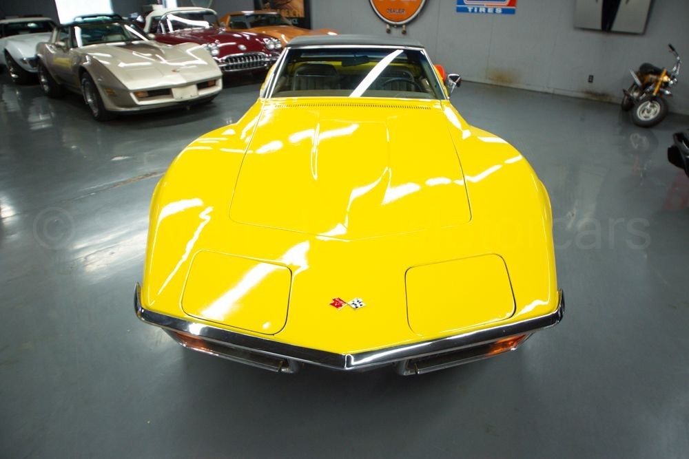 Chevrolet-Corvette-1972-Convertible-2