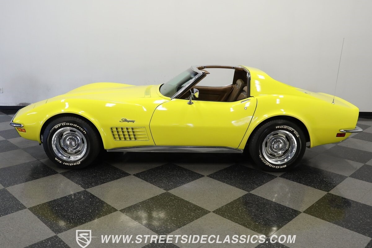 Chevrolet-Corvette-1972-Coupe-2