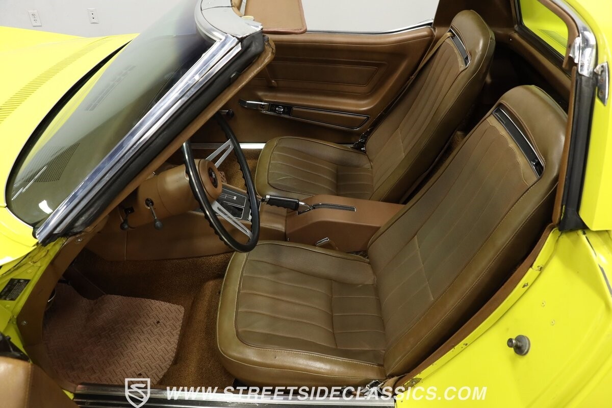 Chevrolet-Corvette-1972-Coupe-34