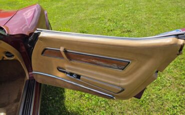 Chevrolet-Corvette-1973-Burgundy-Saddle-12