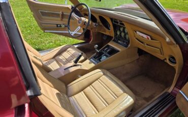 Chevrolet-Corvette-1973-Burgundy-Saddle-13