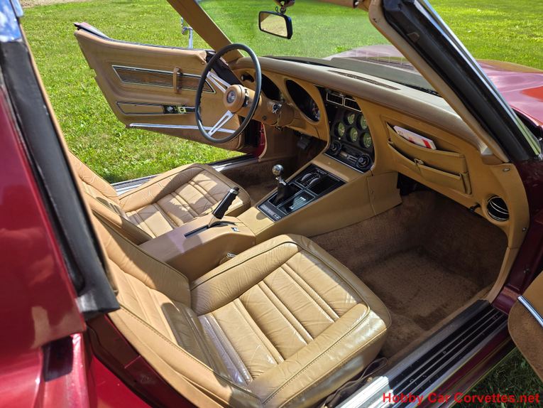Chevrolet-Corvette-1973-Burgundy-Saddle-13