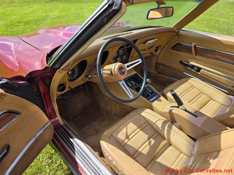 Chevrolet-Corvette-1973-Burgundy-Saddle-15