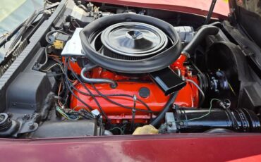 Chevrolet-Corvette-1973-Burgundy-Saddle-2