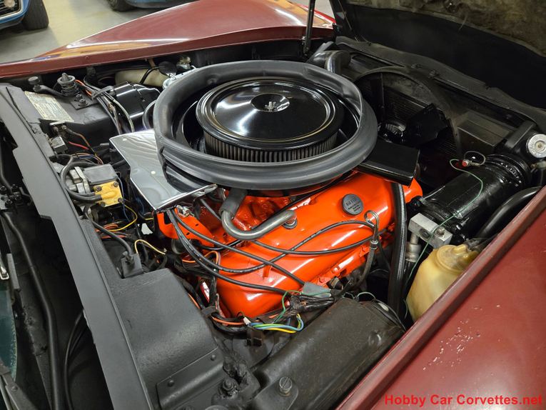 Chevrolet-Corvette-1973-Burgundy-Saddle-24