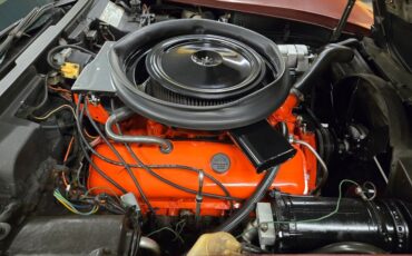 Chevrolet-Corvette-1973-Burgundy-Saddle-25