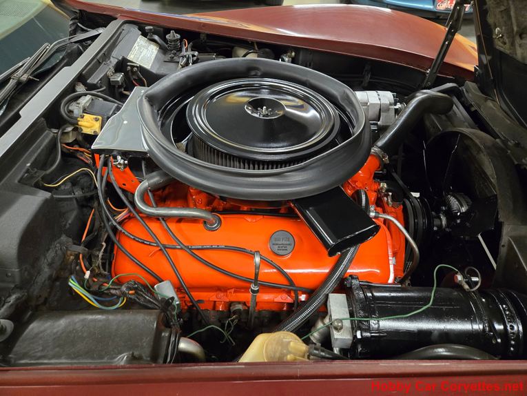 Chevrolet-Corvette-1973-Burgundy-Saddle-25