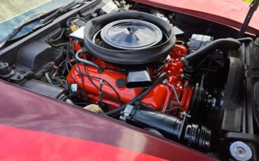 Chevrolet-Corvette-1973-Burgundy-Saddle-3