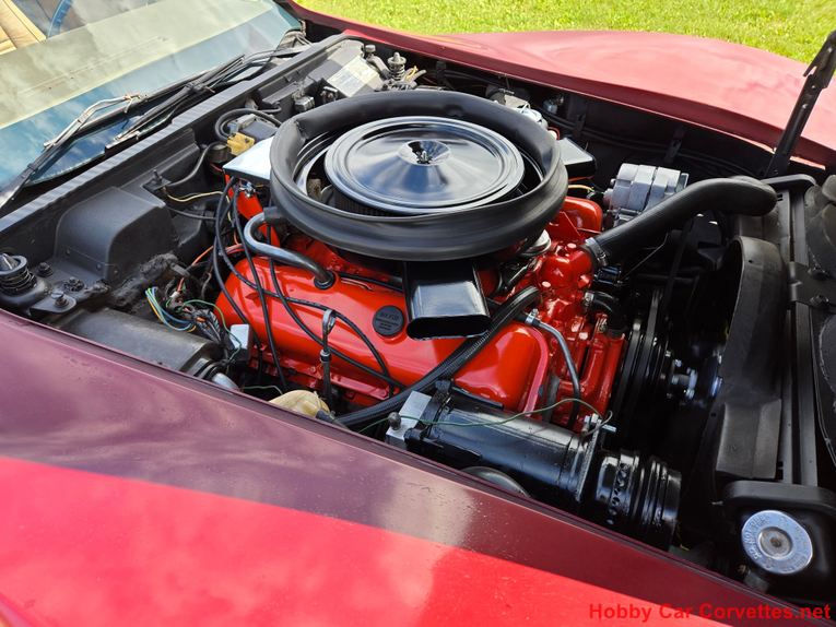 Chevrolet-Corvette-1973-Burgundy-Saddle-3