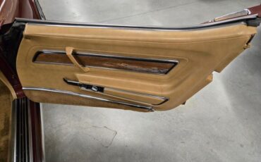 Chevrolet-Corvette-1973-Burgundy-Saddle-33