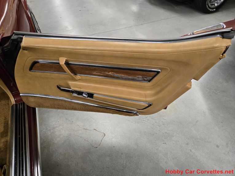 Chevrolet-Corvette-1973-Burgundy-Saddle-33