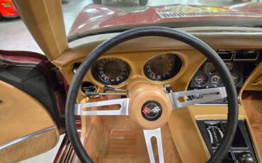 Chevrolet-Corvette-1973-Burgundy-Saddle-35