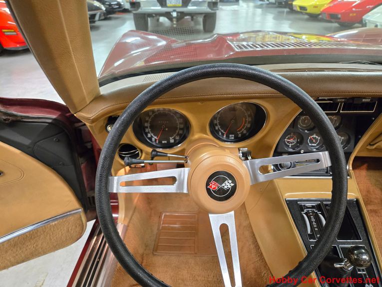 Chevrolet-Corvette-1973-Burgundy-Saddle-35