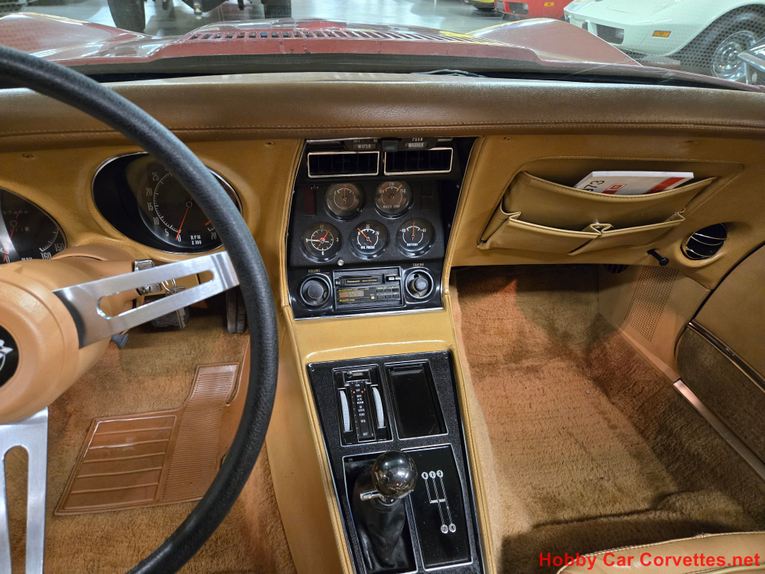 Chevrolet-Corvette-1973-Burgundy-Saddle-36